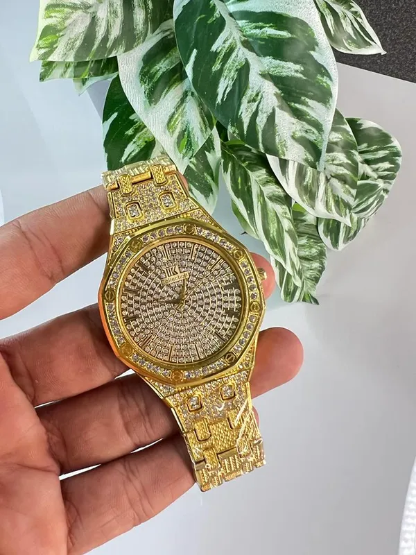 New_Luxurious_Analog_Watch_For_Men