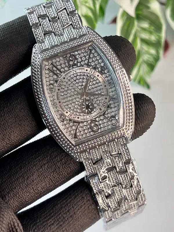 New_Luxurious_Black_Analog_Watch_For_Men