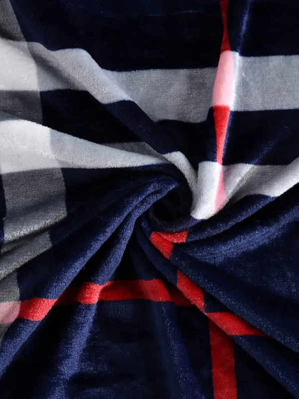 Flannel_Warm_Double_Bedsheet_for_Double_Bed_with_2_Pillow_Covers,__Warm_Bed_Sheet_for_Winter_Size_95x105_Inches
