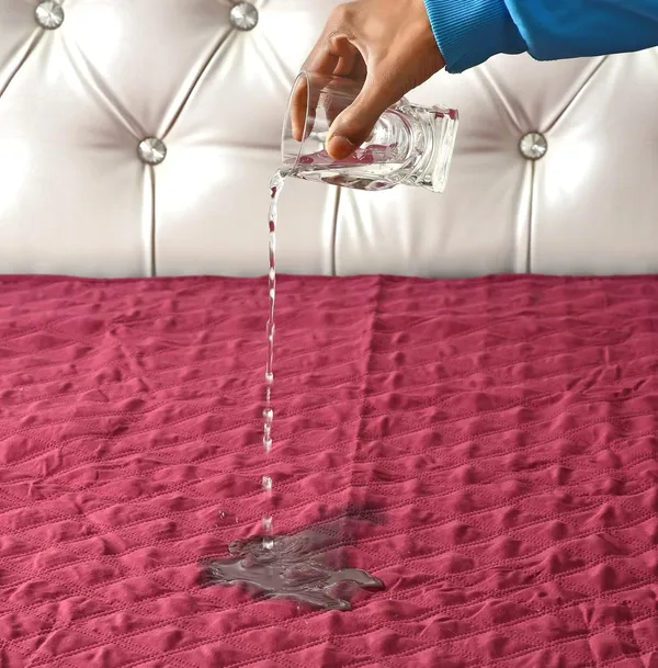 Waterproof_Ultrasonic_Mattress_Protector_Breathable_Hypoallergenic_Noiseless_Ultra_Soft_Fitted_Bed,_Mattress_Protector/Bed_Cover_(78x60_inch,_6.5x5_feet_)