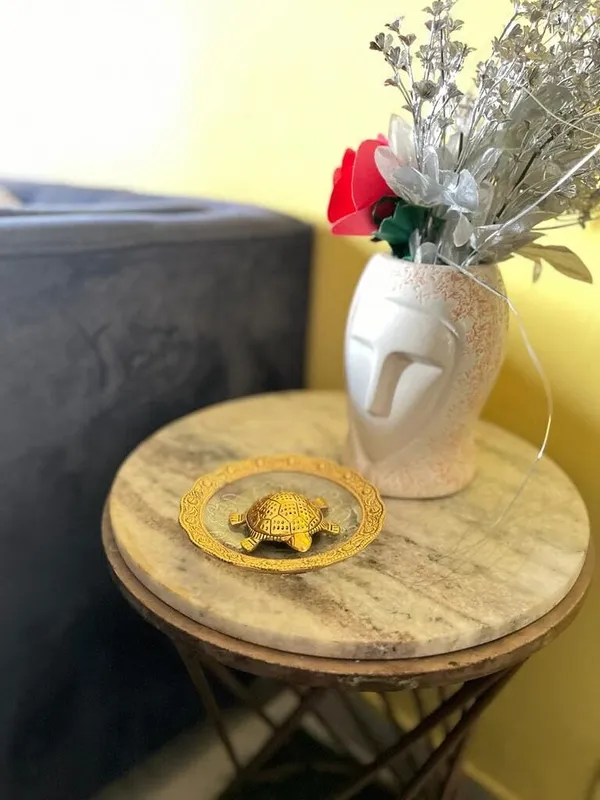 Gold_Metal_Feng_Shui_Tortoise_On_Glass_Plate_Showpiece