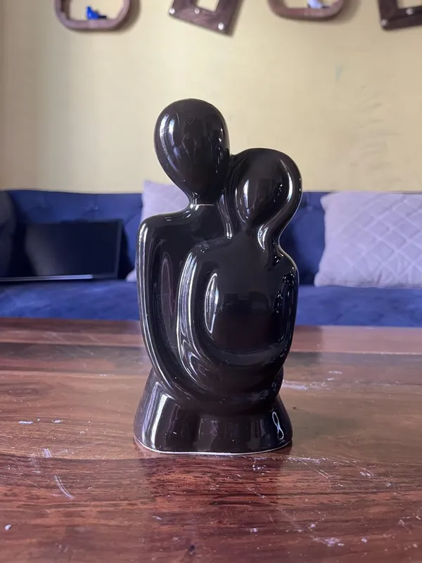 Black_Ceramic_Love_Statue_Hugging_Couple_Decor_Romantic_Ornament_Figurine
