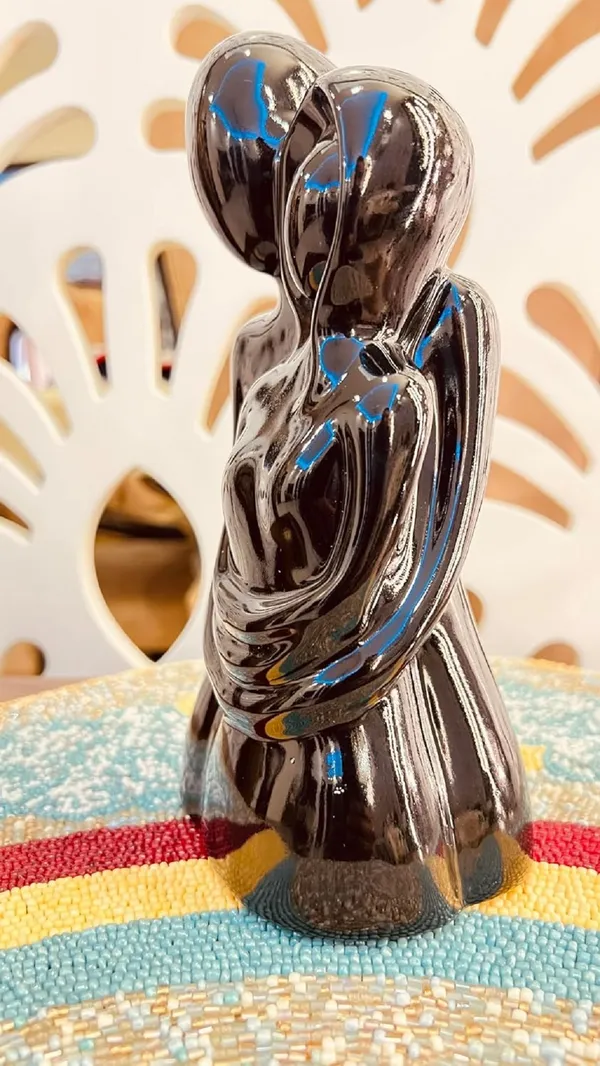 Black_Ceramic_Love_Statue_Hugging_Couple_Decor_Romantic_Ornament_Figurine