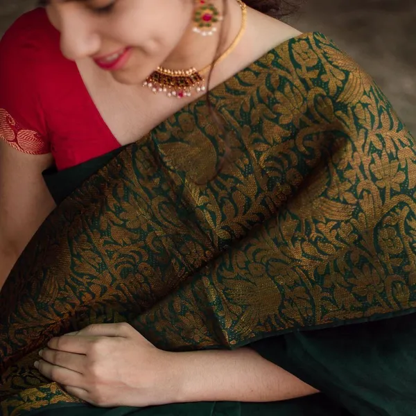 Arresting_Green_Soft_Silk_Saree_With_Groovy_Blouse_Piece
