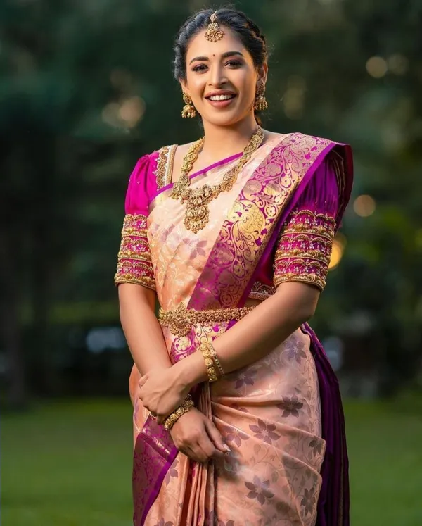 Attractive_Peach_Soft_Banarasi_Silk_Saree_With_Lovely_Blouse_Piece