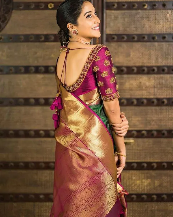 Dazzling_Green_Soft_Banarasi_Silk_Saree_With_Girlish_Blouse_Piece