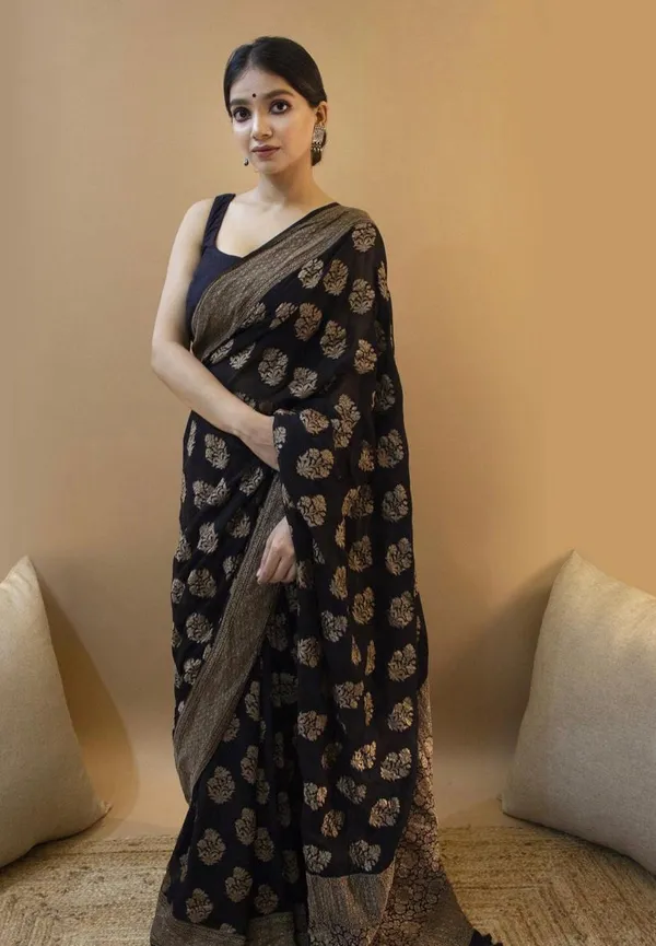 Confounding_Black_Soft_Silk_Saree_With_Snappy_Blouse_Piece
