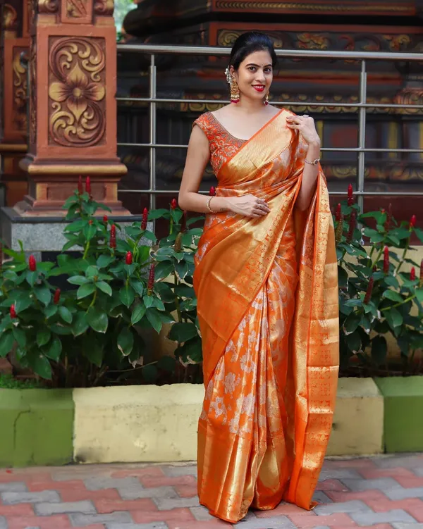 Felicitous_Orange_Soft_Banarasi_Silk_Saree_With_Enchanting_Blouse_Piece