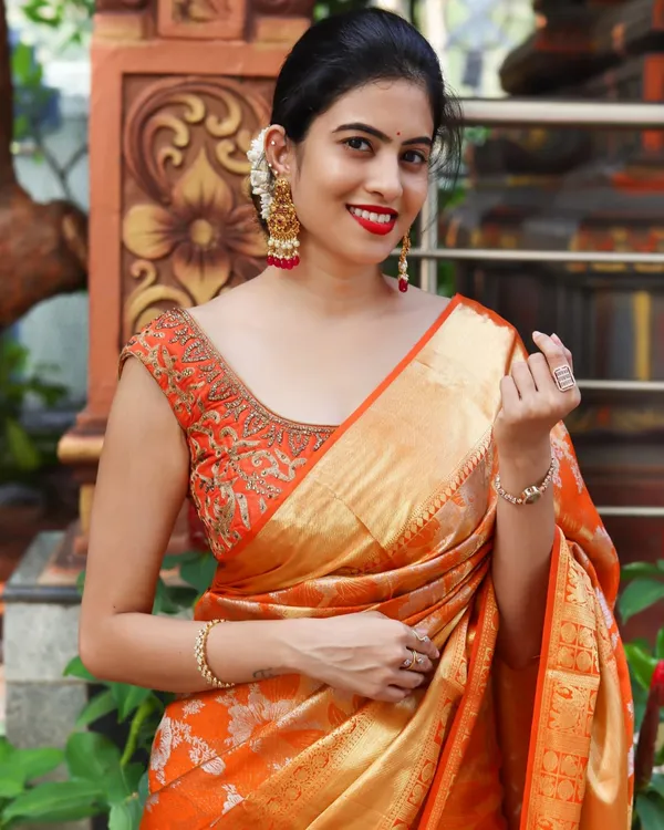 Felicitous_Orange_Soft_Banarasi_Silk_Saree_With_Enchanting_Blouse_Piece