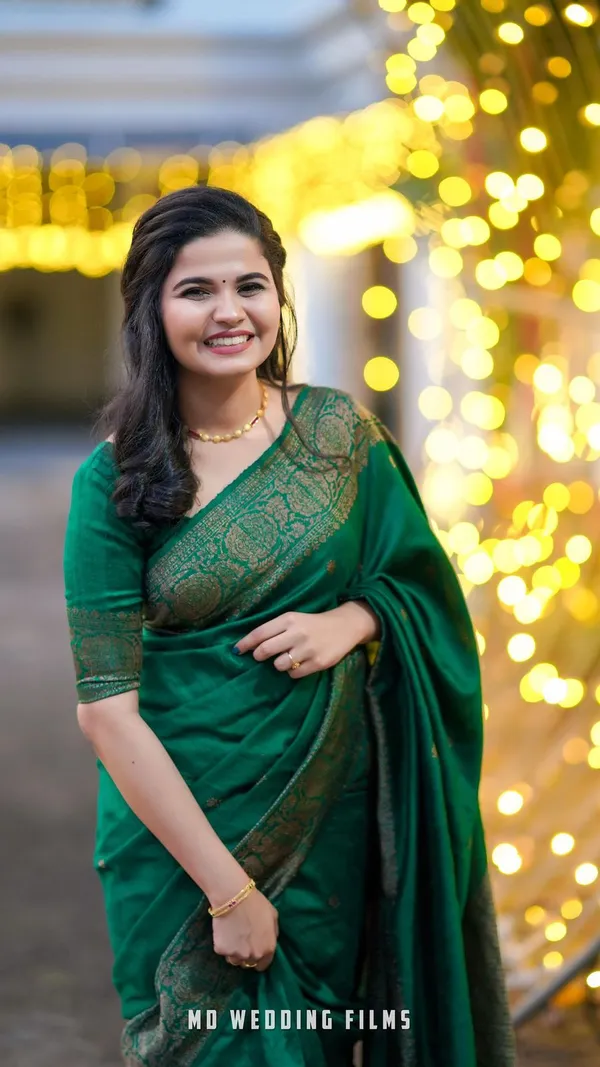 Imaginative_Green_Soft_Banarasi_Silk_Saree_with_Artistic_Blouse_Piece