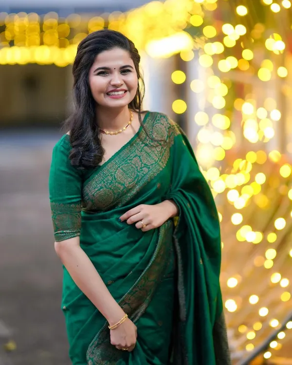 Imaginative_Green_Soft_Banarasi_Silk_Saree_with_Artistic_Blouse_Piece