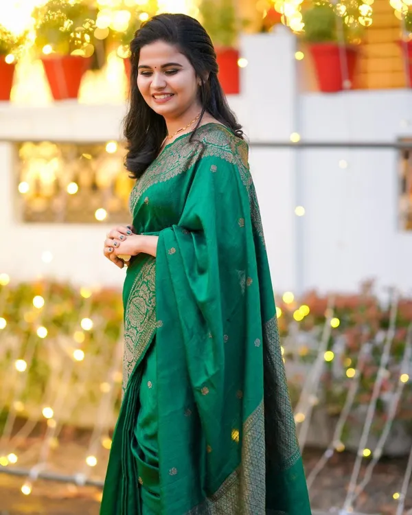 Imaginative_Green_Soft_Banarasi_Silk_Saree_with_Artistic_Blouse_Piece