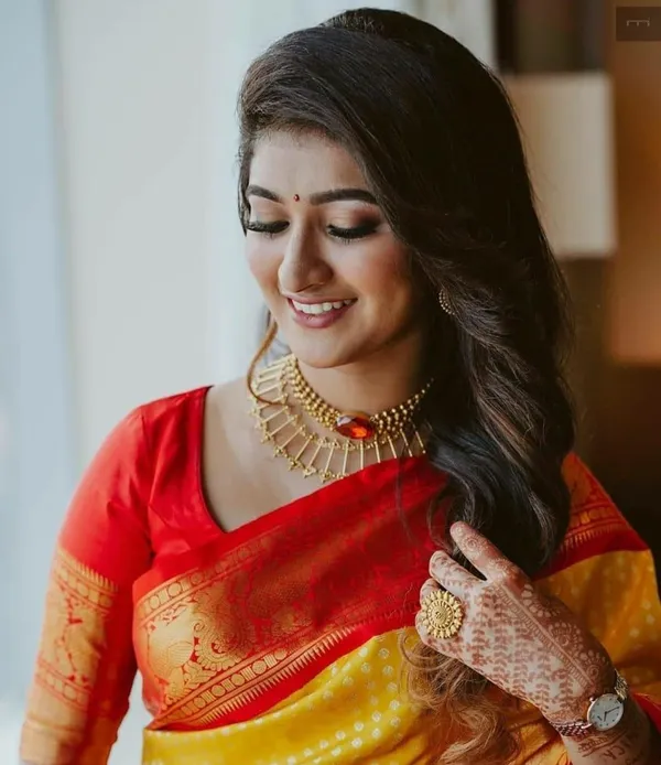 Improbable_Yellow_Soft_Banarasi_Silk_Saree_With_Exuberant_Blouse_Piece