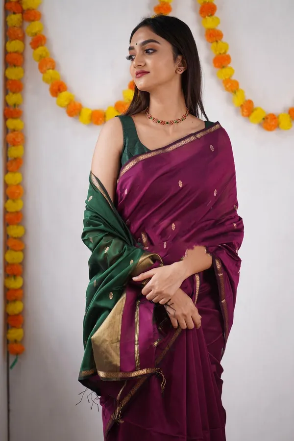 Handloom_Linen_Saree_with_Unstitched_Blouse