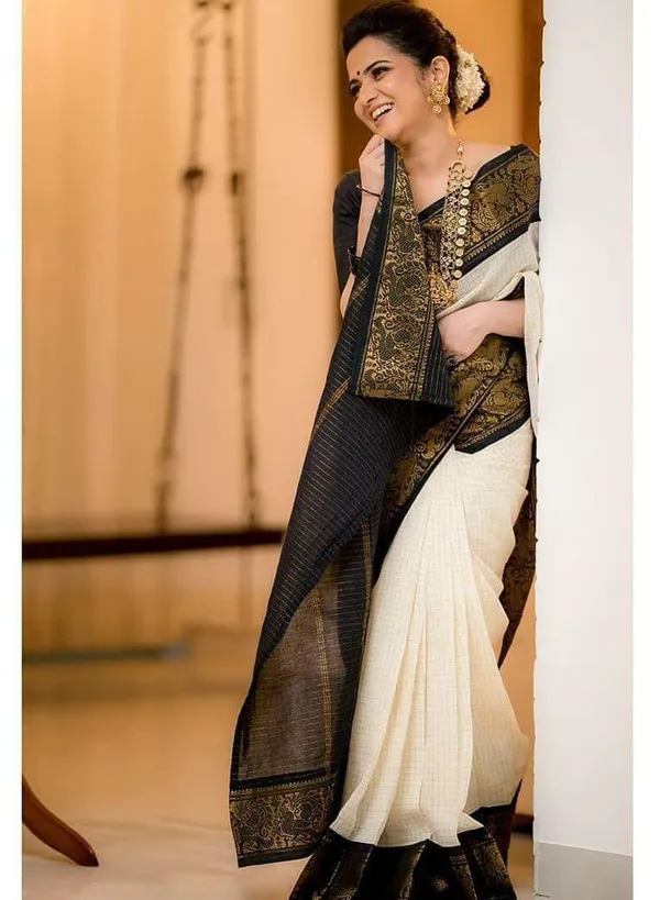 Moiety_Off_White_Soft_Banarasi_Silk_Saree_With_Panoply_Blouse_Piece