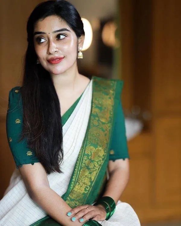 Moiety_Off_White_Soft_Banarasi_Silk_Saree_With_Panoply_Blouse_Piece
