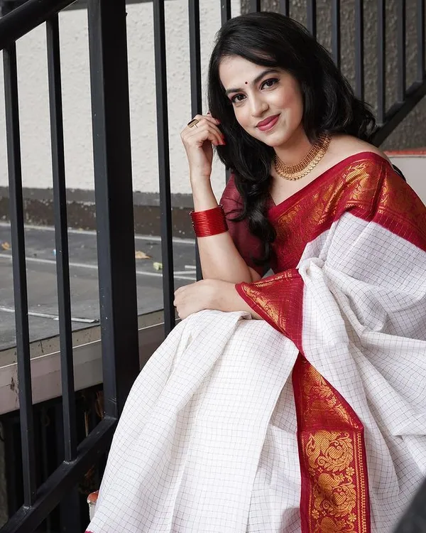 Moiety_Off_White_Soft_Banarasi_Silk_Saree_With_Panoply_Blouse_Piece