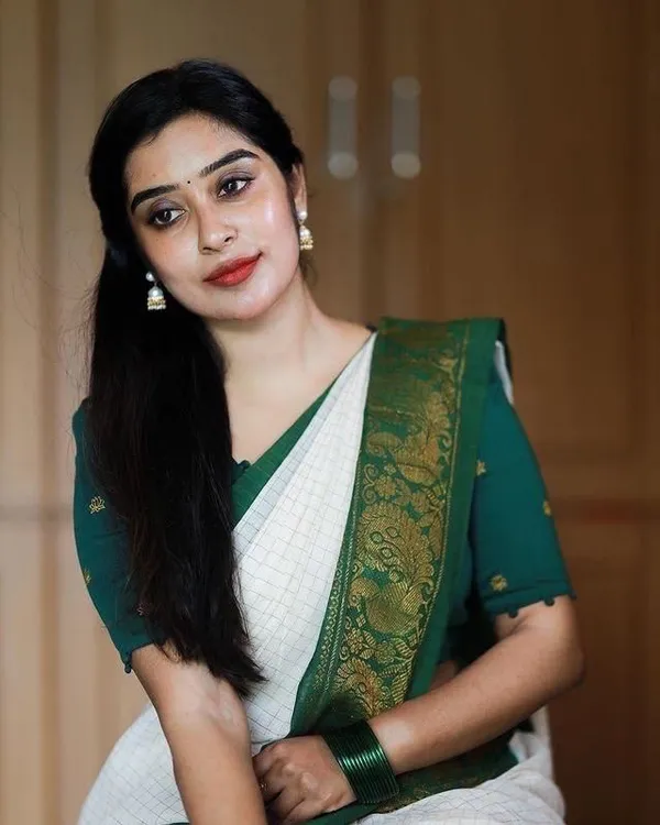 Moiety_Off_White_Soft_Banarasi_Silk_Saree_With_Panoply_Blouse_Piece