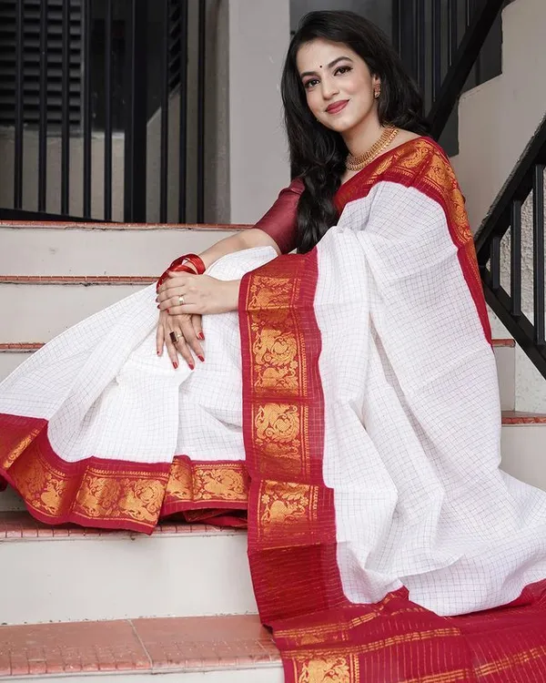 Moiety_Off_White_Soft_Banarasi_Silk_Saree_With_Panoply_Blouse_Piece