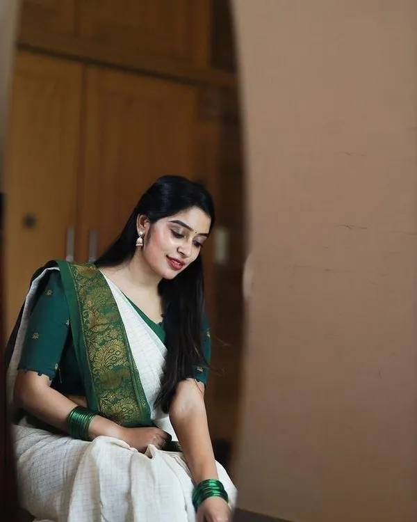 Moiety_Off_White_Soft_Banarasi_Silk_Saree_With_Panoply_Blouse_Piece