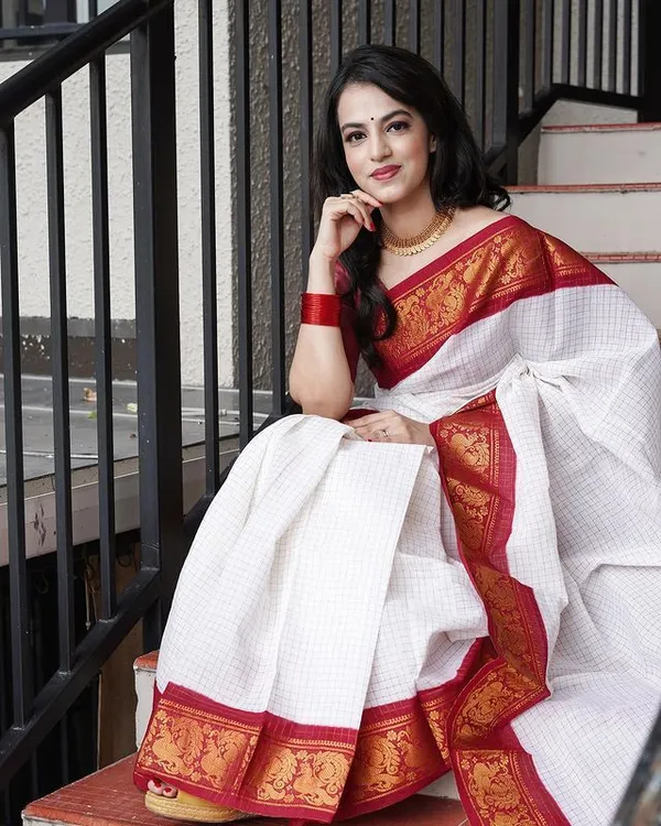 Moiety_Off_White_Soft_Banarasi_Silk_Saree_With_Panoply_Blouse_Piece