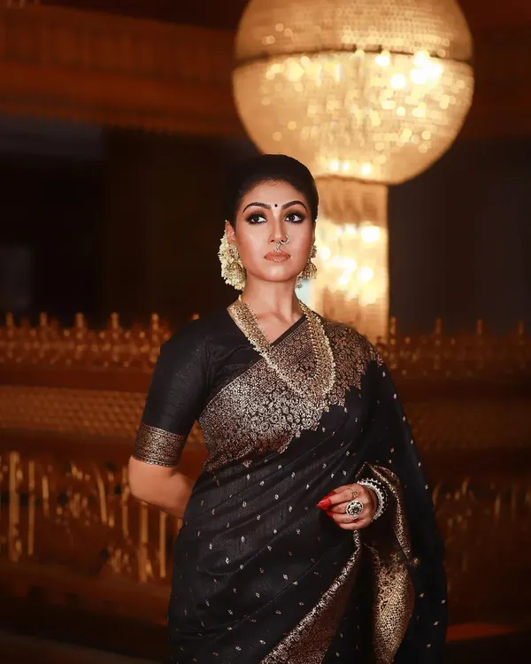 Banarasi_Silk_Saree_With_Lovely_Blouse_Piece_|_Outstanding_Black