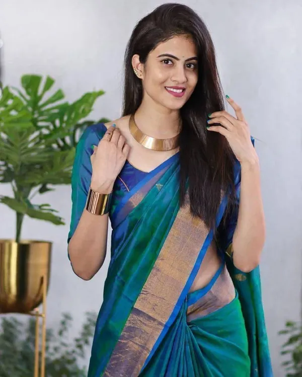 Outstanding_Rama_Soft_Silk_Saree_with_Invaluable_Blouse_Piece