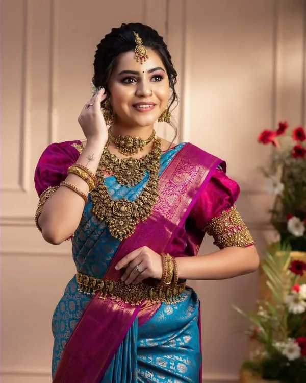 Staggering_Firozi_Soft_Banarasi_Silk_Saree_With_Imaginative_Blouse_Piece