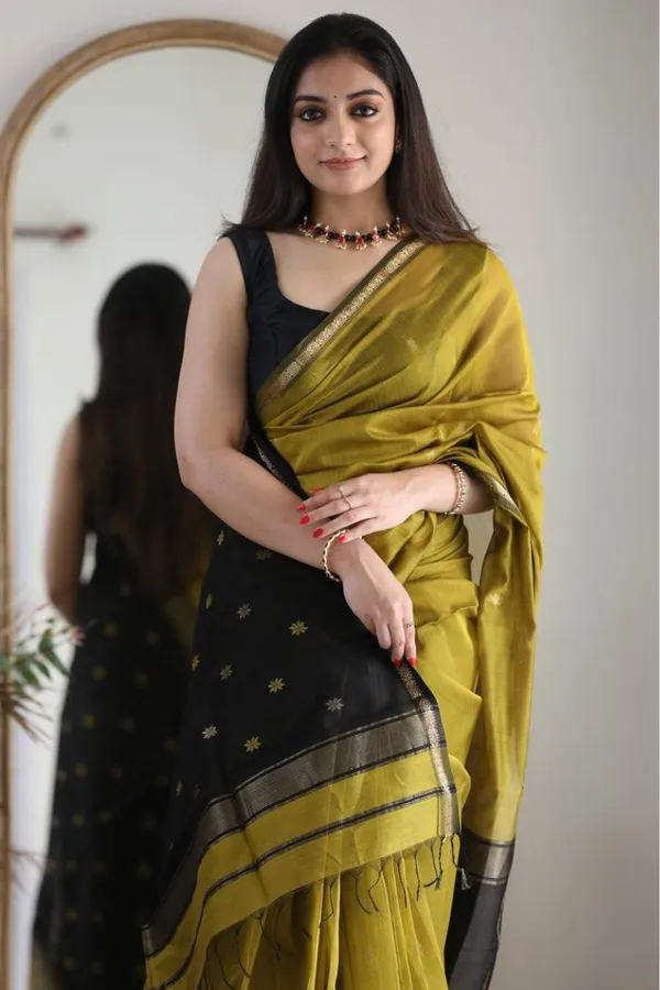 Cotton_Silk_Saree_with_Unstitched_Blouse