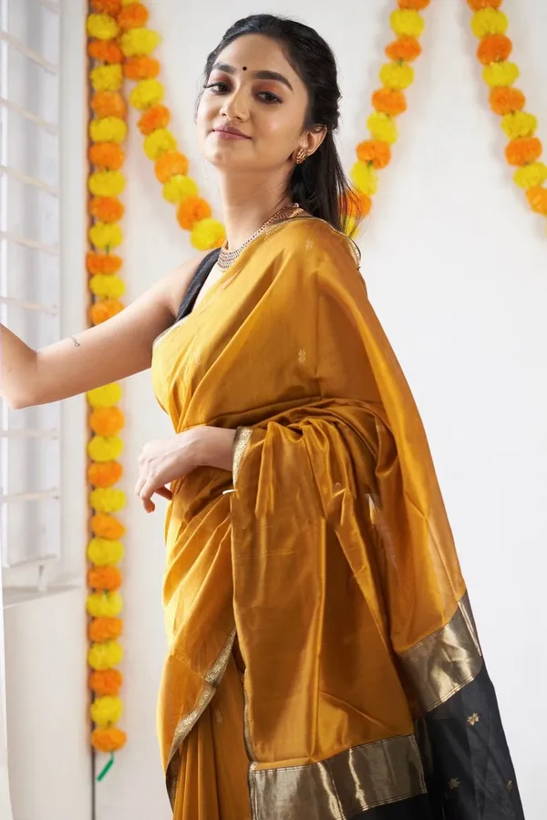 Cotton_Silk_Saree_with_Unstitched_Blouse