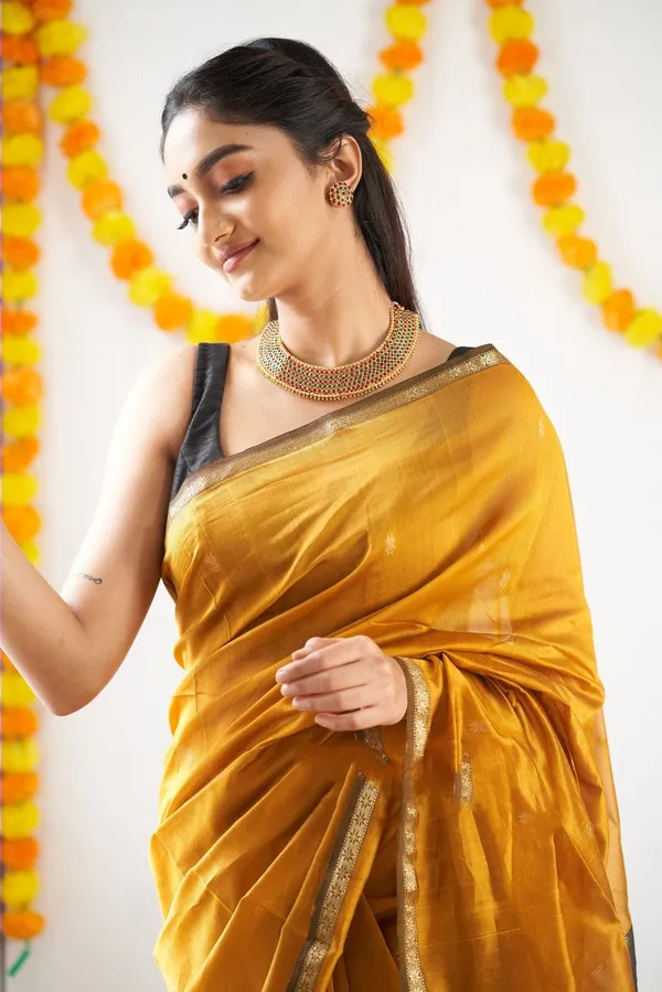 Cotton_Silk_Saree_with_Unstitched_Blouse