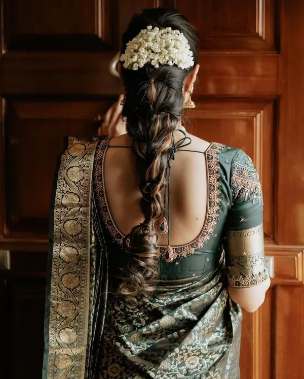 Traditional_Dark_Green_Soft_Silk_Saree_With_Hypnotic_Blouse_Piece