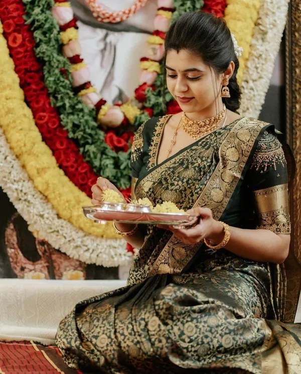 Traditional_Dark_Green_Soft_Silk_Saree_With_Hypnotic_Blouse_Piece