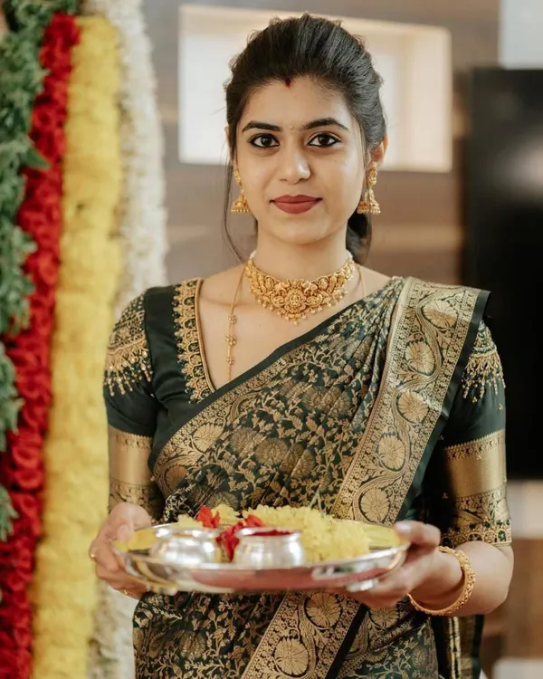 Traditional_Dark_Green_Soft_Silk_Saree_With_Hypnotic_Blouse_Piece