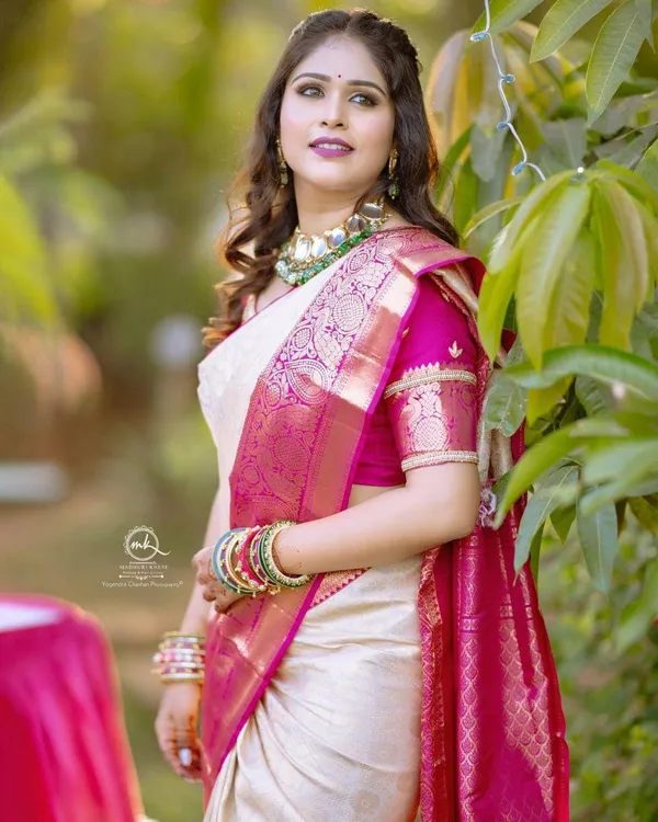 Tremendous_Beige_Soft_Banarasi_Silk_Saree_With_Blooming_Blouse_Piece