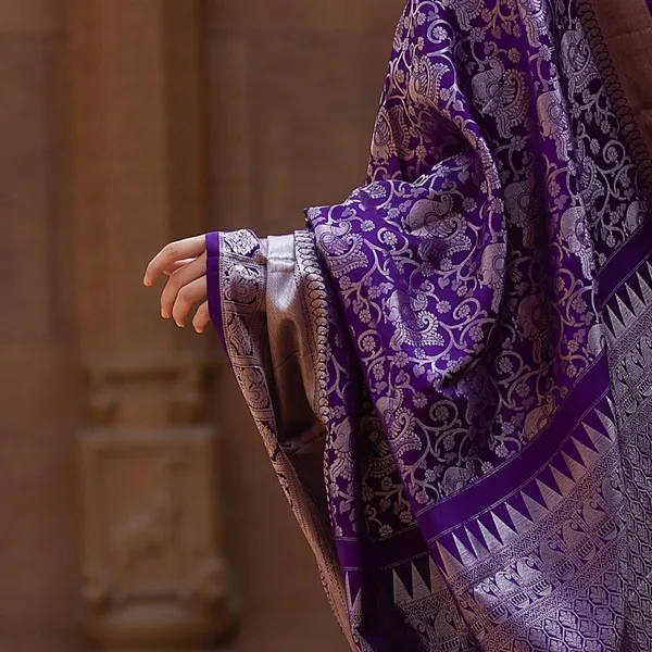 Tremendous_Purple_Soft_Banarasi_Silk_Saree_With_Supernal_Blouse_Piece