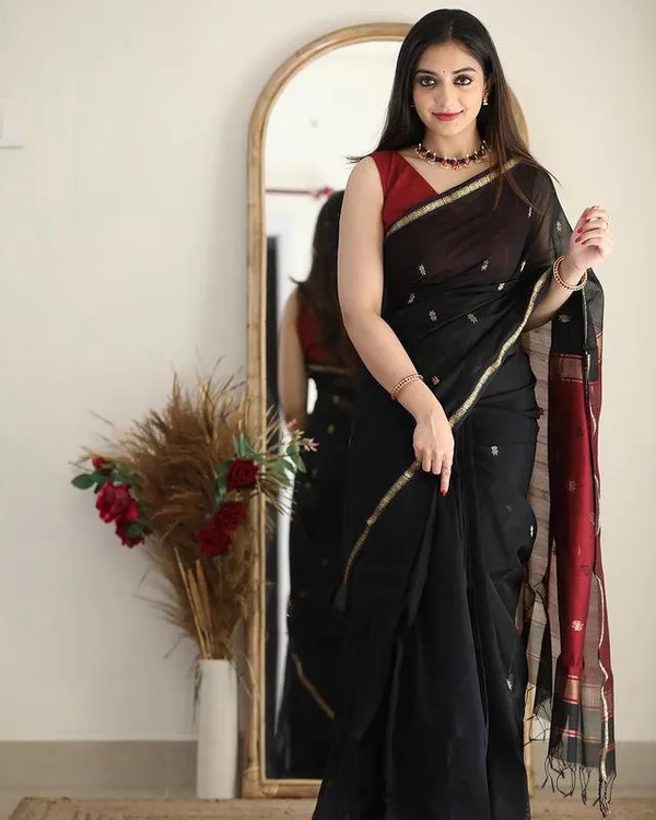 Handloom_Linen_Saree_with_Unstitched_Blouse