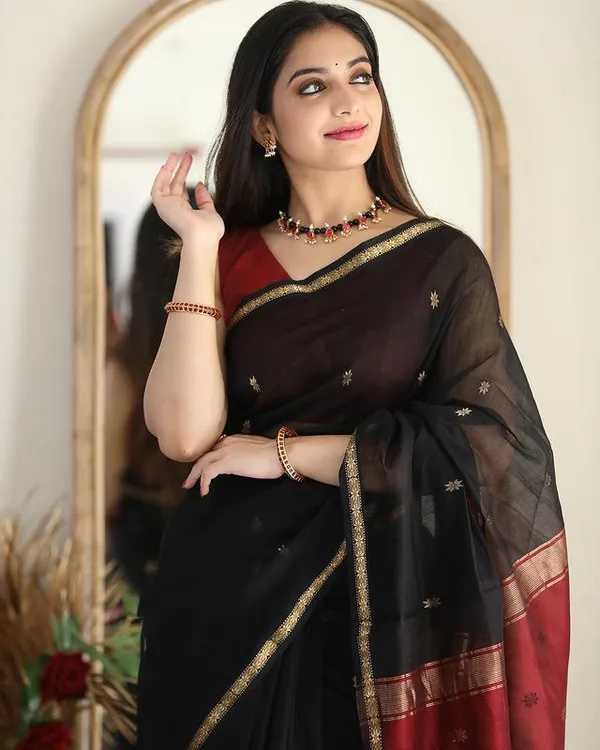 Handloom_Linen_Saree_with_Unstitched_Blouse