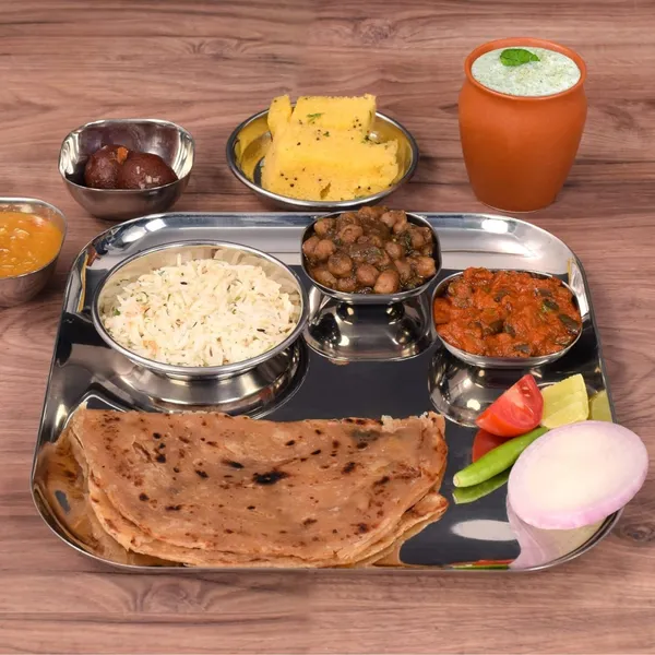 Simran_Stainless_Steel_Square_Dinner_Plates_|_Steel_Plates_for_Lunch_|_Bhojan_Thali_|_High_Grade_Steel_Plates_Set_of_6_|_Mirror_Finish,_BPA_Free_Square_Plates__No.3