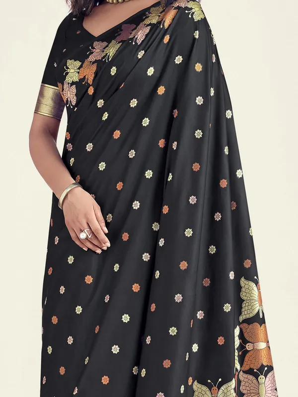 Black_Banarasi_Silk_Traditional_Wear_Saree