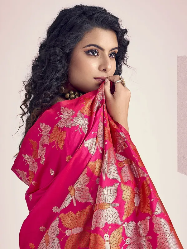 Pink_Banarasi_Silk_Traditional_Wear_Saree