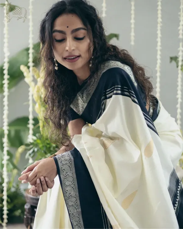 White_Banarasi_Silk_Traditional_Wear_Saree