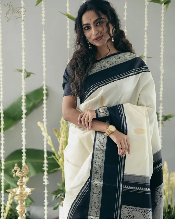 White_Banarasi_Silk_Traditional_Wear_Saree