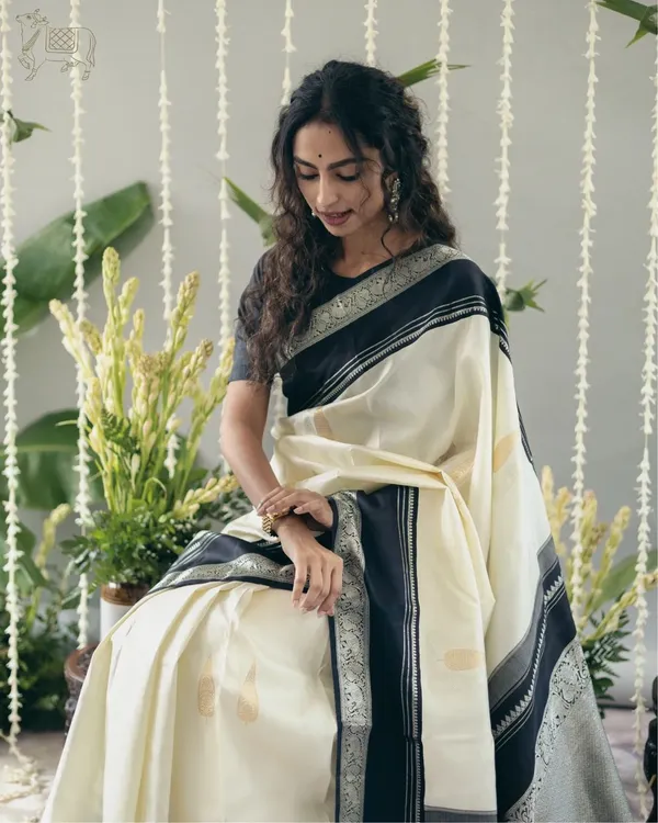 White_Banarasi_Silk_Traditional_Wear_Saree
