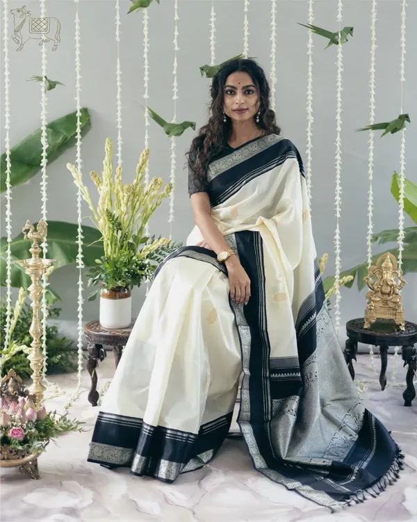 White_Banarasi_Silk_Traditional_Wear_Saree