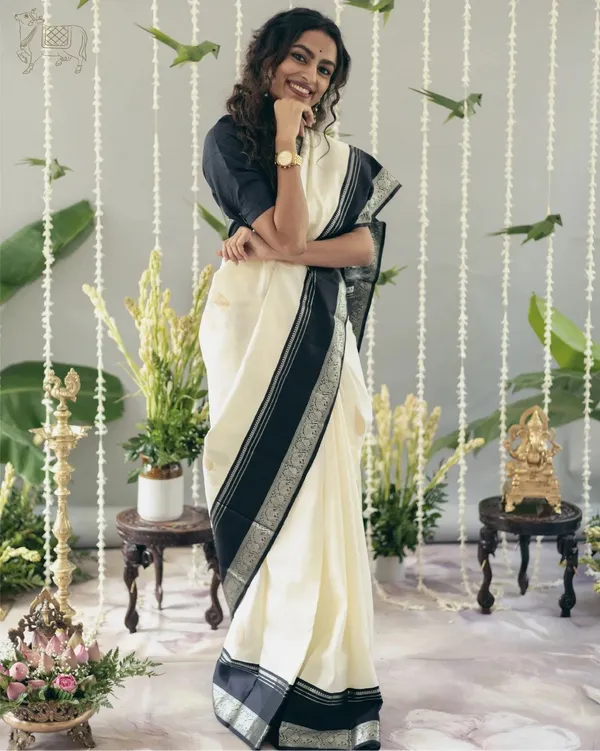 White_Banarasi_Silk_Traditional_Wear_Saree