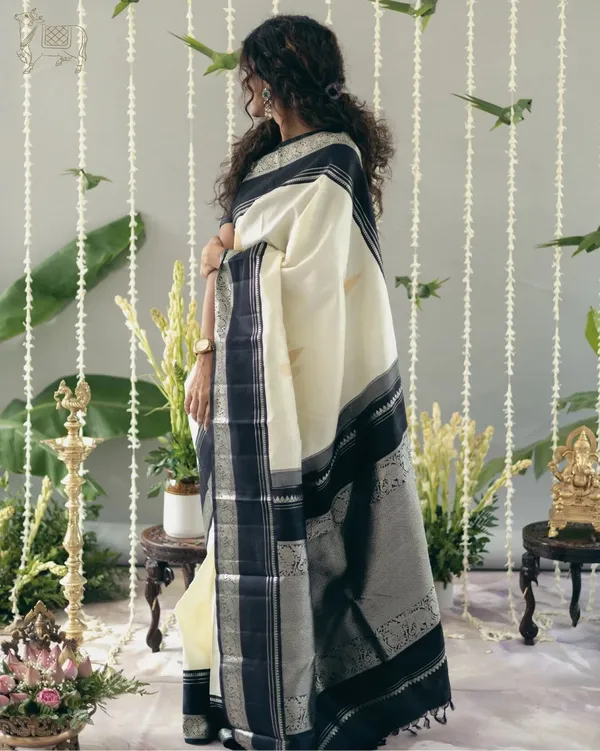 White_Banarasi_Silk_Traditional_Wear_Saree