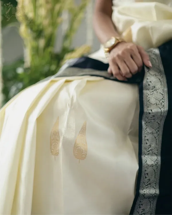 White_Banarasi_Silk_Traditional_Wear_Saree