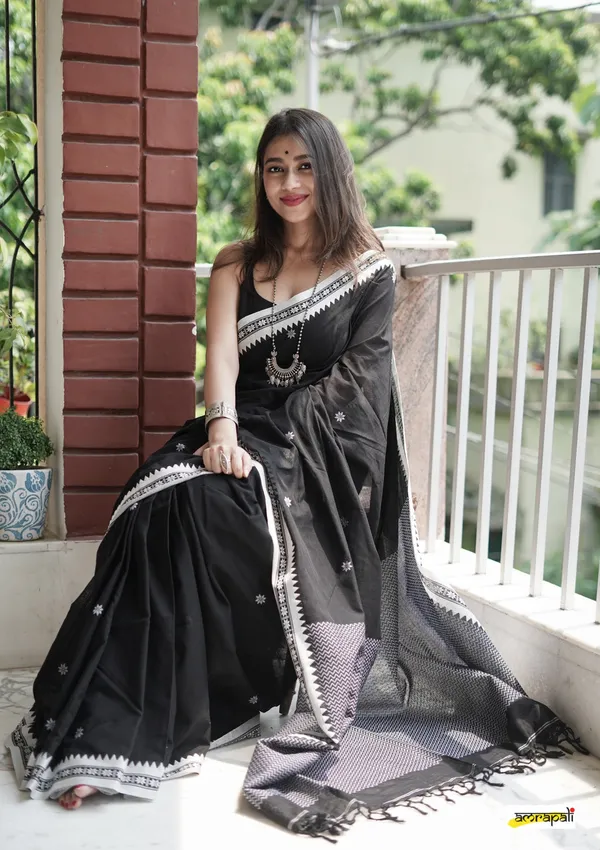 Black_Banarasi_Silk_Traditional_Wear_Saree