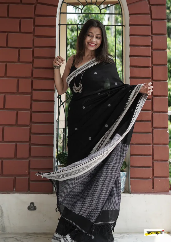 Black_Banarasi_Silk_Traditional_Wear_Saree
